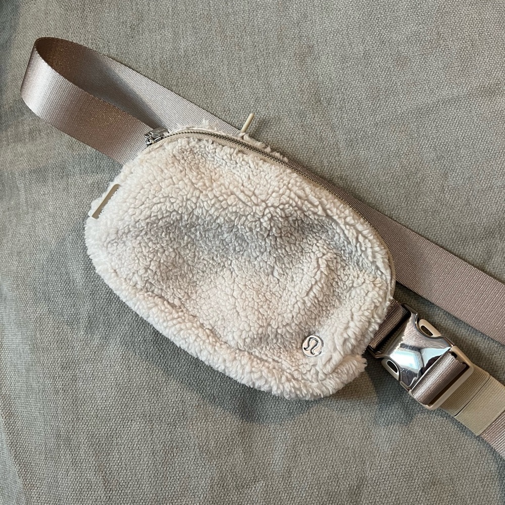 Lululemon Everywhere Fleece Belt Bag